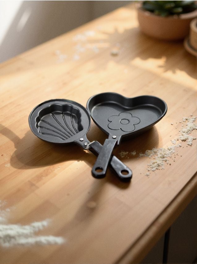 Sinsay - Mini panvičky v tvare srdca a mušle - čierna