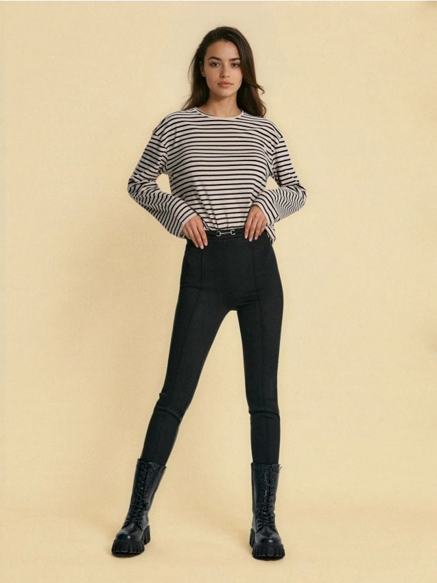 Sinsay - Legginsy soft touch z dekoracyjną klamrą w pasie oraz przeszyciami - czarny