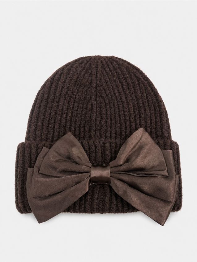 Sinsay - Căciulă din tricot striat, cu fundiță de efect - maro