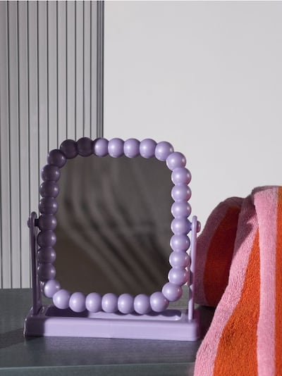 Peegel dekoratiivraamis