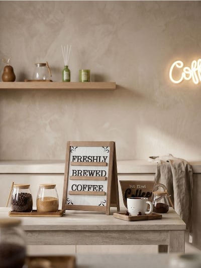 Samostojeća dekoracija sa motivom kafe