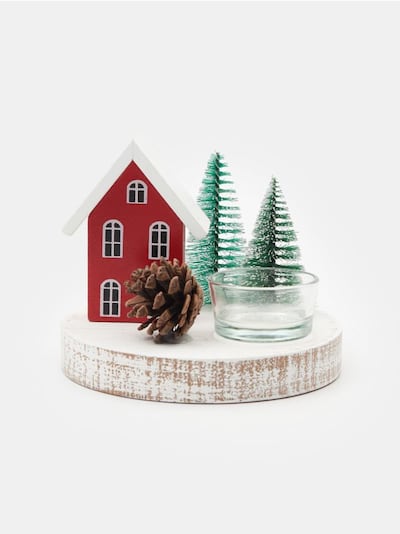 Božićni svećnjak u obliku kućice