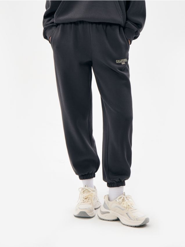 Sinsay - Pantaloni de trening tip jogger - gri-închis