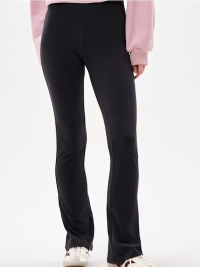 Flare-lõikega püksid