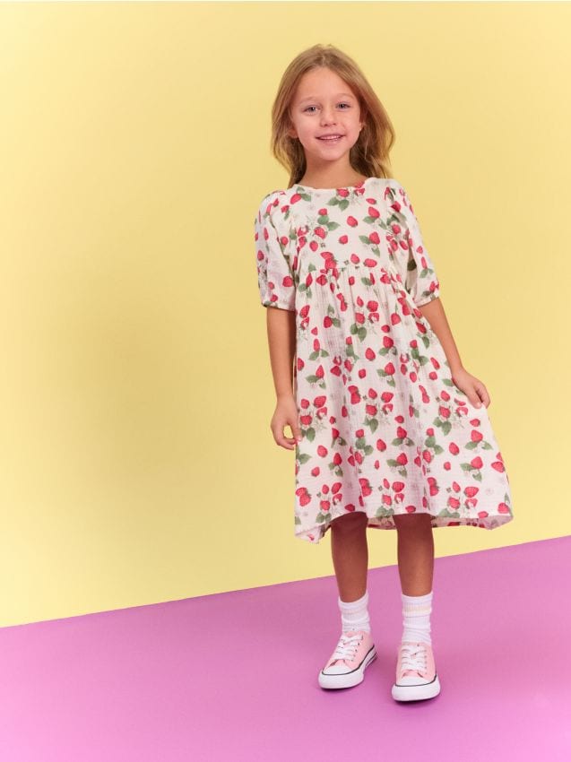 Sinsay - Rochie din bumbac cu motiv de căpșuni - crem