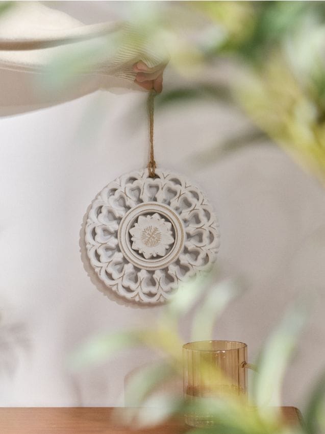 Sinsay - Decorațiune rotundă suspendată cu model ornamental - alb