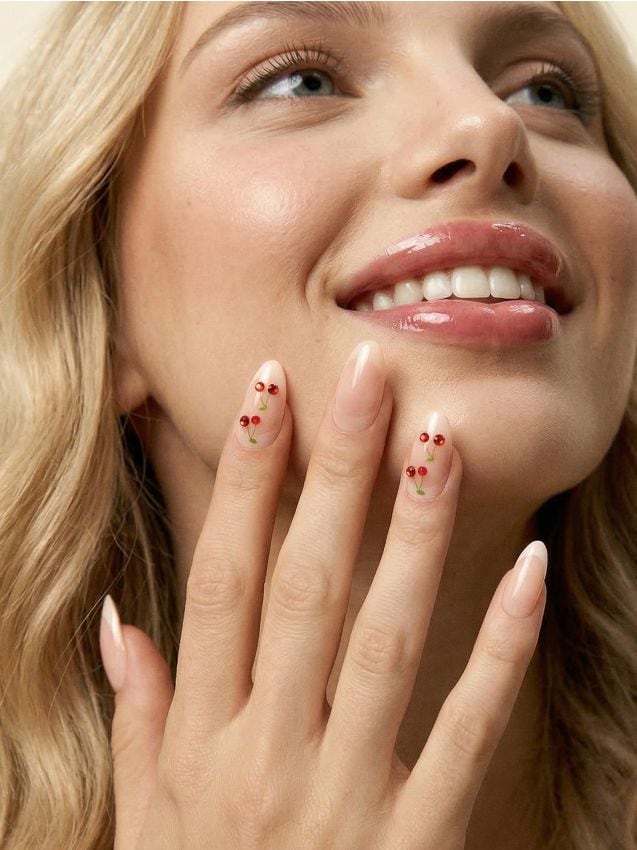 Sinsay - Unghii artificiale cu formă de migdală, french, cu motiv de cireșe - nude