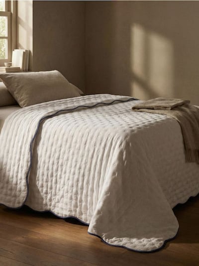 Tagesdecke mit farbigem Rand