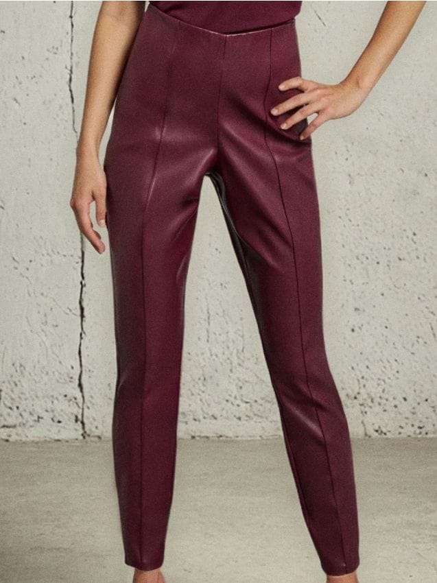 Sinsay - Pantaloni cu efect de piele - bordo