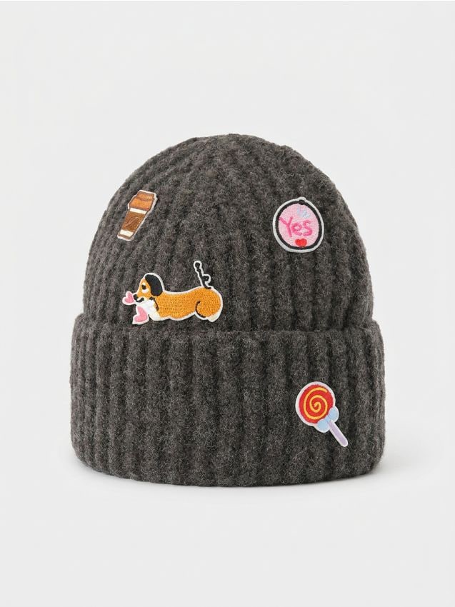 Sinsay - Căciulă beanie striată cu petice - maro