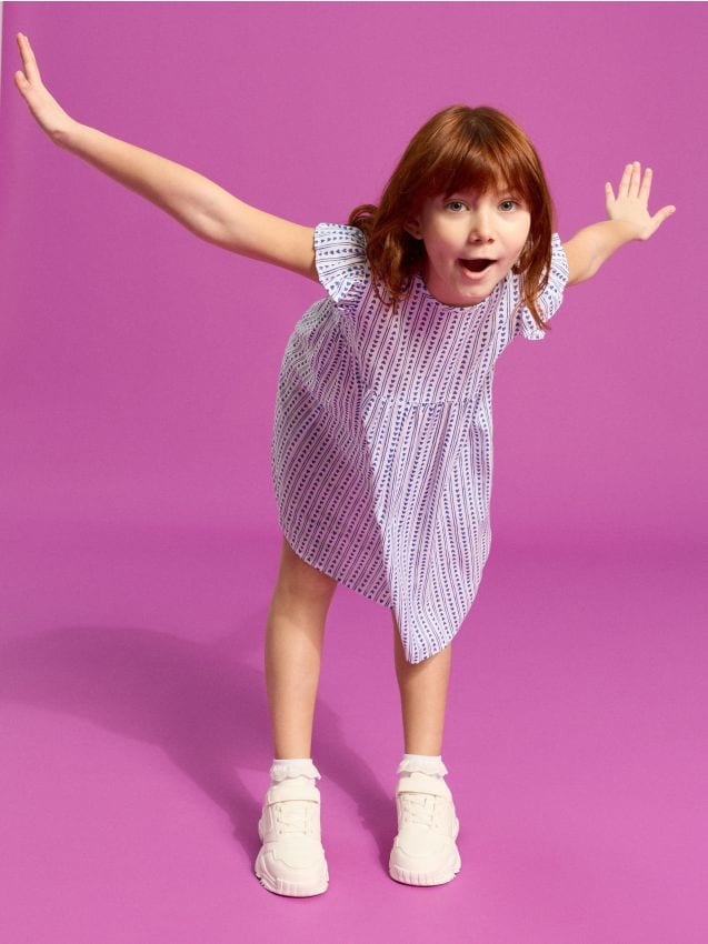 Sinsay - Rochie babydoll din vâscoză cu model de inimioare - crem