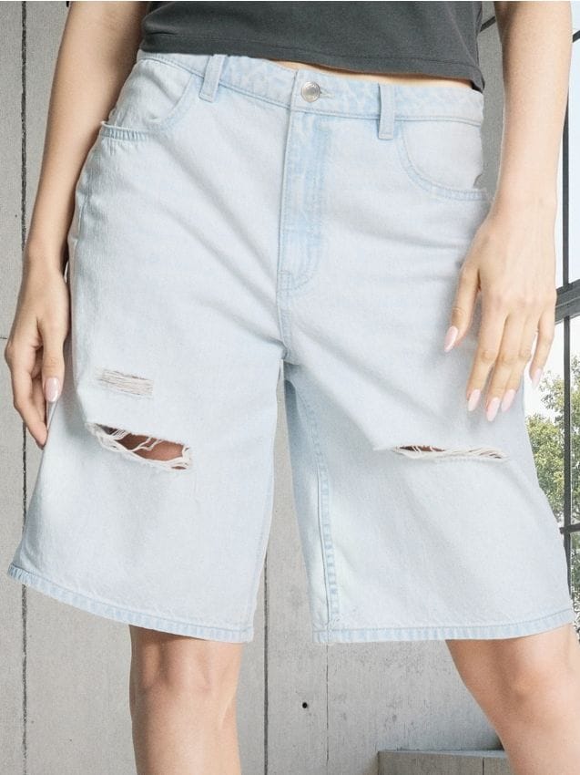 Sinsay - Szorty jeansowe długie bermudy - niebieski