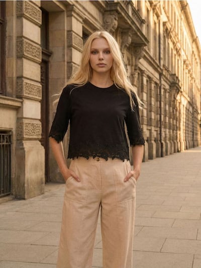 Bavlněná halenka s krajkovou aplikací