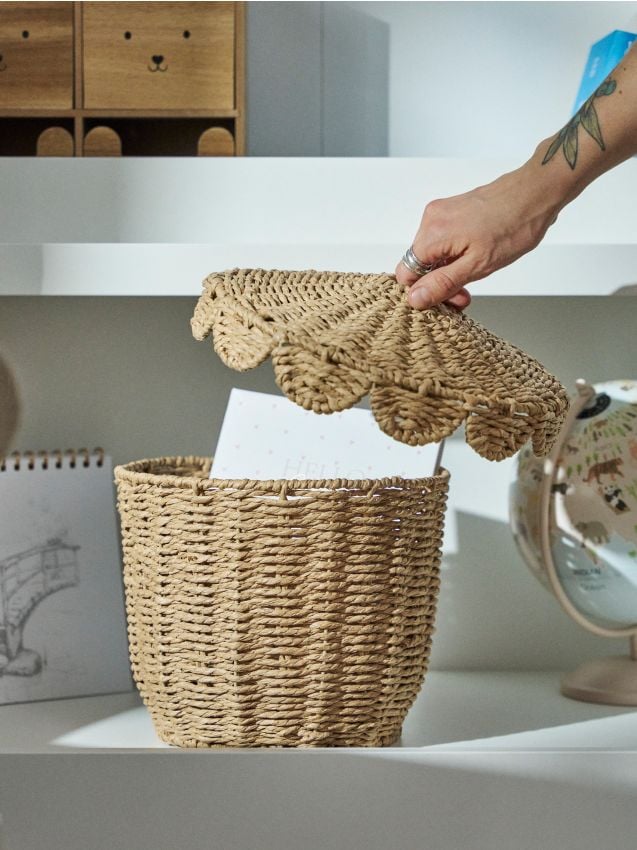 Sinsay - Coș de depozitare decorativ din nuiele cu capac - bej