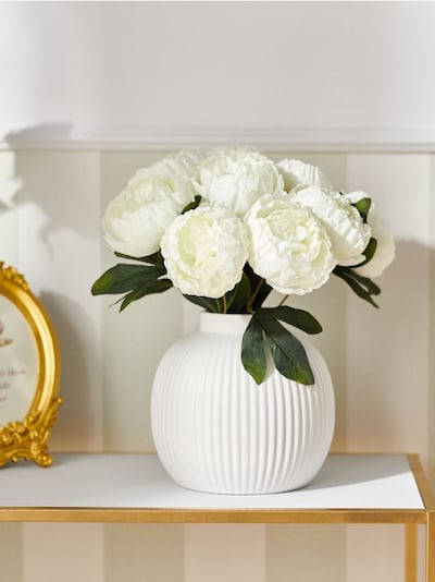 Okrasna umetna roža