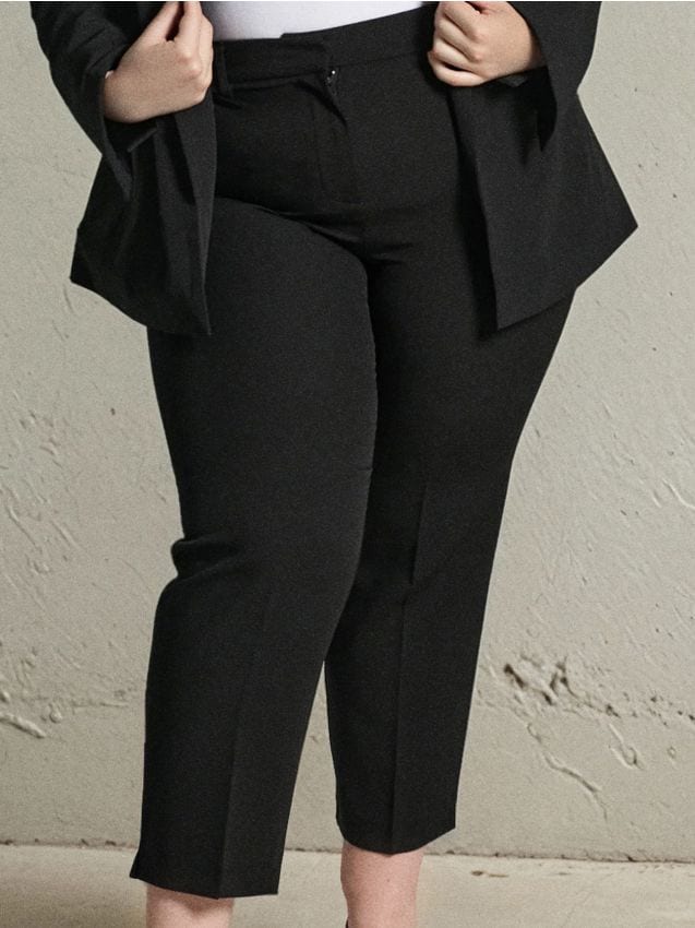 Sinsay - Nohavice s pukmi PLUS SIZE - čierna