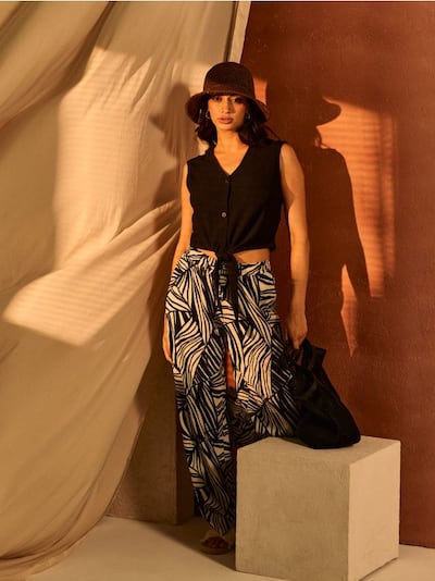 Pantalone wide leg sa apstraktnim dezenom