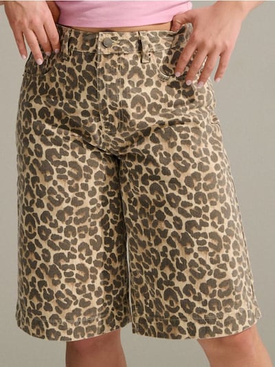 Jorts di jeans con stampa leopardata