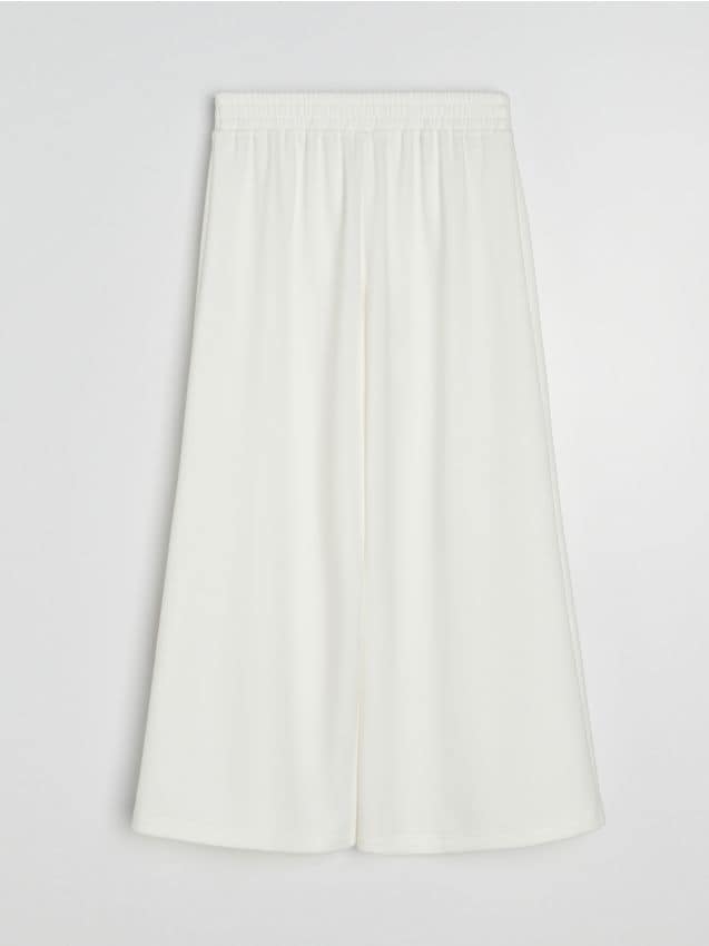 Sinsay - Pantaloni culotte din tricot moale cu adaos de viscoză - crem