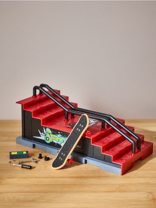 Sinsay - Skateboard s rampom i dodacima