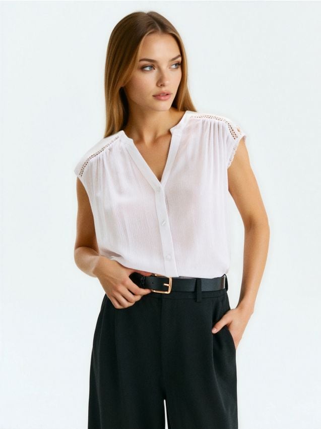 Sinsay - Bluză tip cămașă cu dantelă decorativă - alb