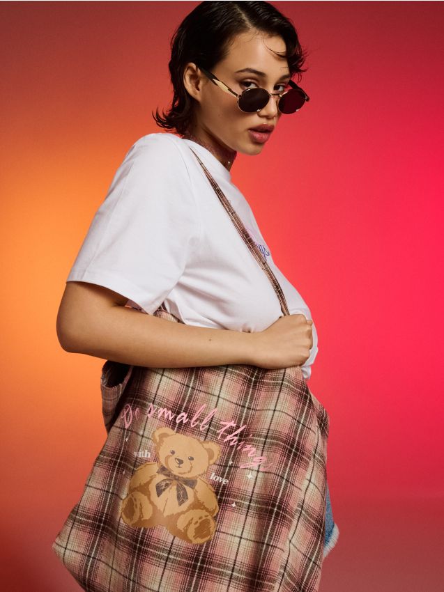 Sinsay - Flanelowa torba tote w kratę z nadrukiem misia - wielobarwny