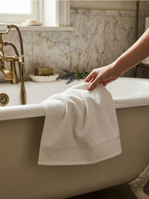 Sinsay - Prosop cu model jacquard - crem