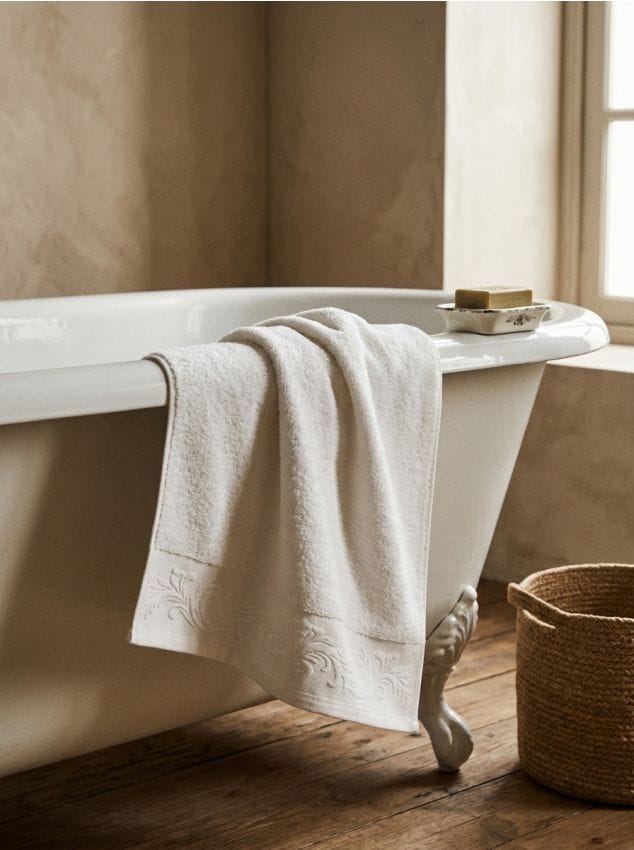 Sinsay - Prosop cu model jacquard - crem