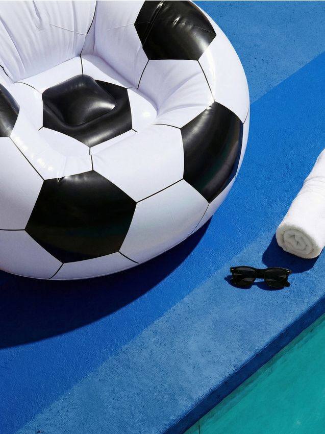 Sinsay - Pouf umflabil cu motiv de fotbal - alb