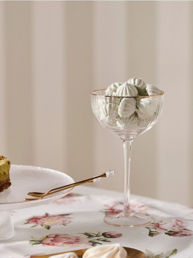 Sinsay - Rýhovaný koktejlový pohár so zlatým okrajom - biela