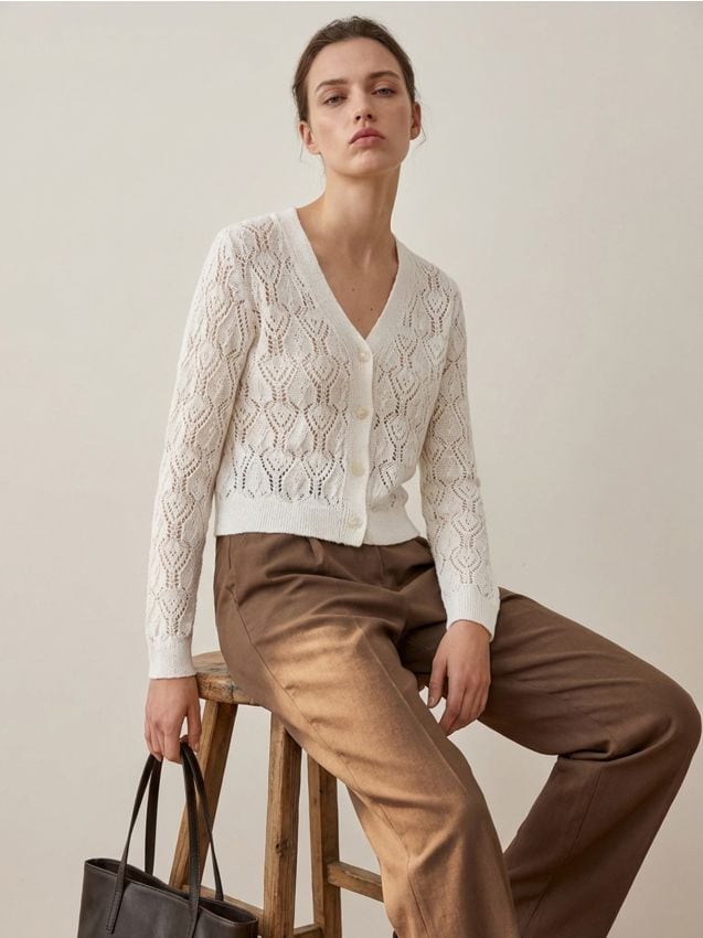 Sinsay - Ażurowy kardigan z dekoltem V zapinany na guziki - biały