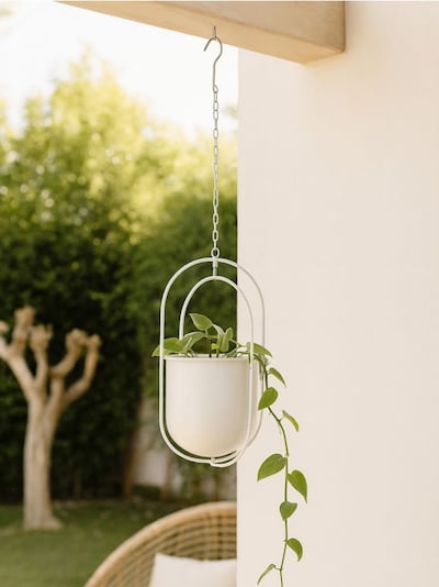 Kovová závěsná květináč