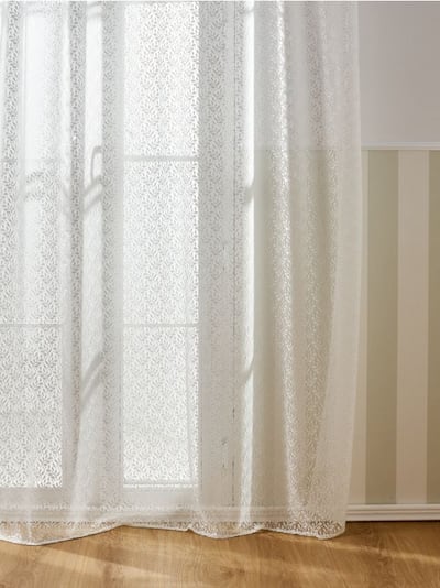 Draperie din dantelă cu model de frunze