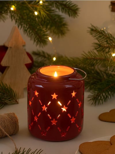 Κεραμικό χριστουγεννιάτικο φανάρι με κοψίματα σε σχήμα αστεριών