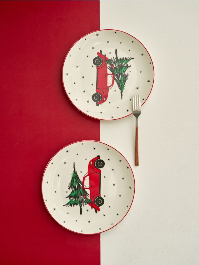Sinsay - Sada vianočných keramických tanierov s motívom auta a stromčeka, 2 ks - viacfarebná