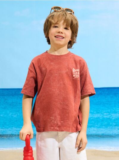 Oversized-lõikega T-särk