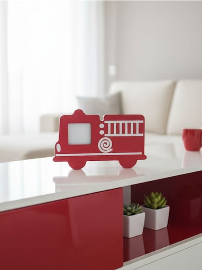 Pildiraam tuletõrjeauto kujuline