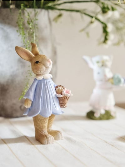 Lihavõttedekoratsioon jänese kujul korviga