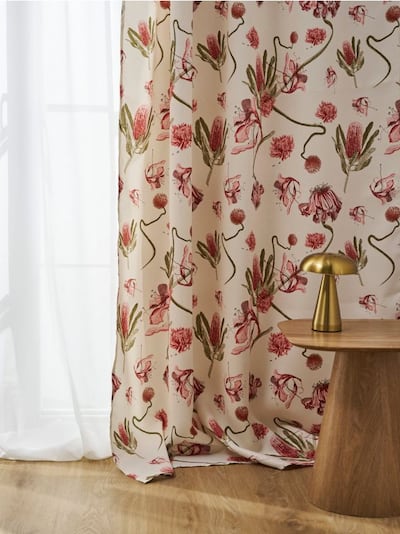 Vorhang mit Blumenmuster