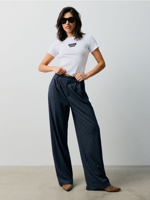 Sinsay - Pantaloni wide leg în dungi cu vâscoză - bleumarin