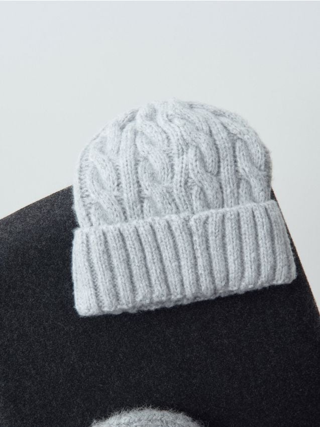 Sinsay - Čiapka beanie z prúžkovaného úpletu - svetlošedá