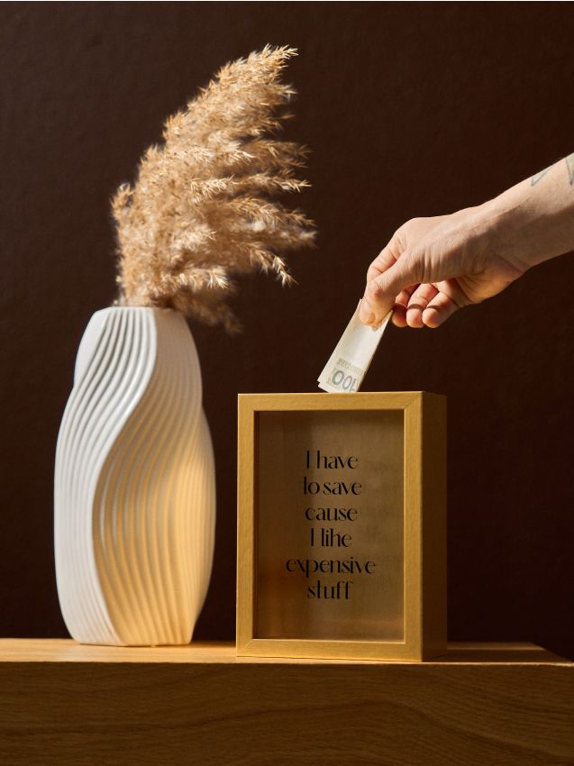 Sinsay - Zlatá pokladnička s nápisem - auriu