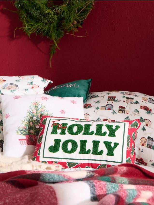 Sinsay - Vianočný dekoračný vankúš s nápisom „Holly Jolly“ - červená
