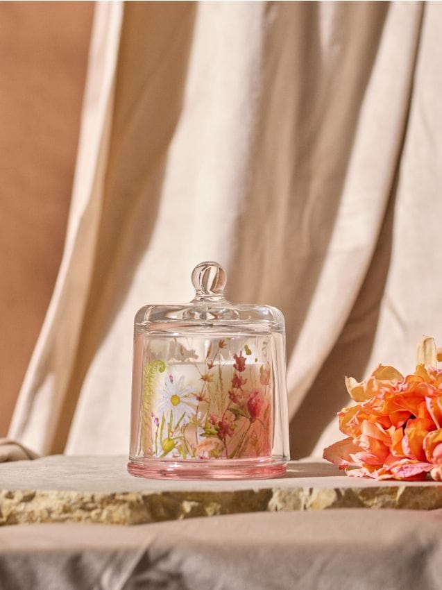 Sinsay - Lumânare parfumată Spring garden - roz-pastel