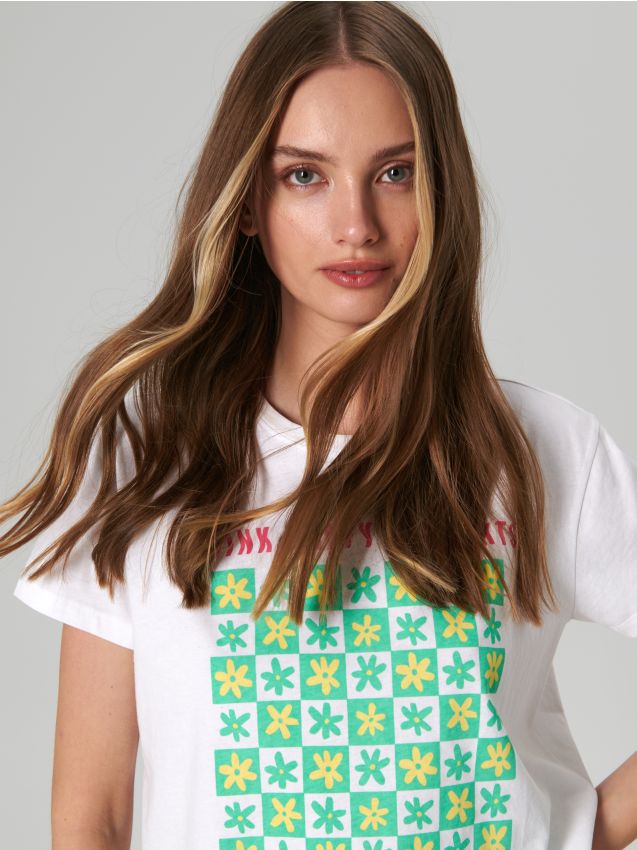 T-shirt with floral print Color white - SINSAY - 7934J-00X