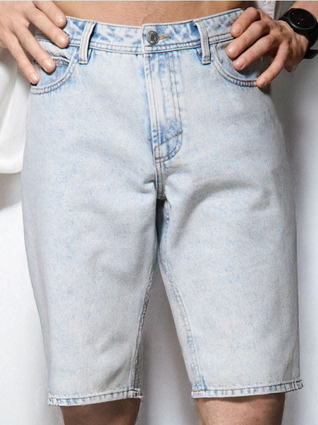 Sinsay - Pantaloni scurți regular din denim - albastru
