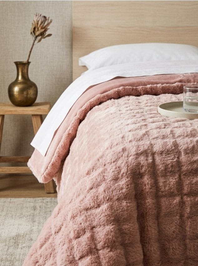 Sinsay - Cuvertură matlasată pentru pat - roz-pastel