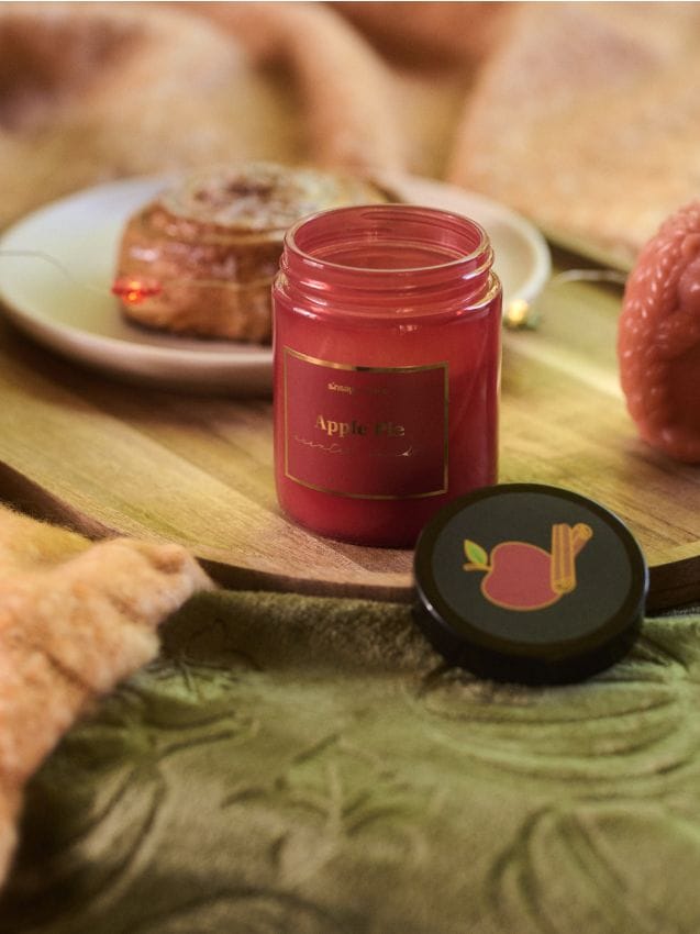 Sinsay - Sviečka Apple Pie - lilavá
