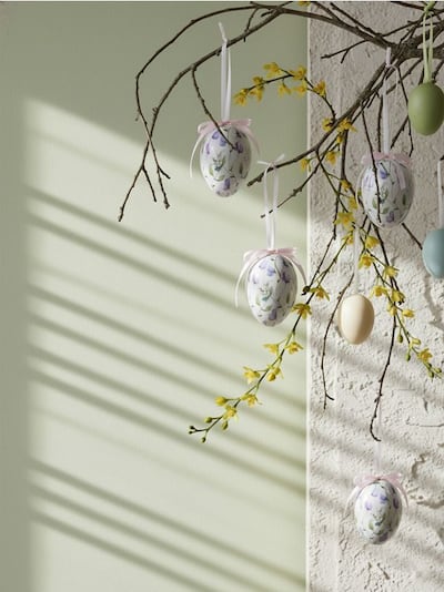 Lihavõtte munakujuliste rippkaunistuste komplekt lillemustriga, 4 tk