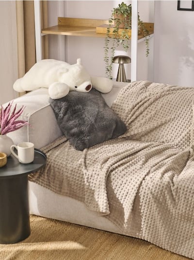 Pătură cu model în relief tip carouri